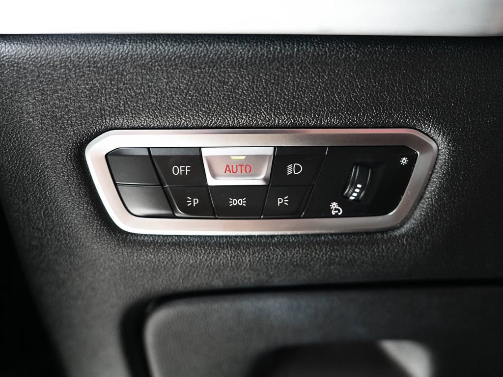 Used 2023 BMW X7 xDrive40i w/ M Sport Package AWD/4WD image 21