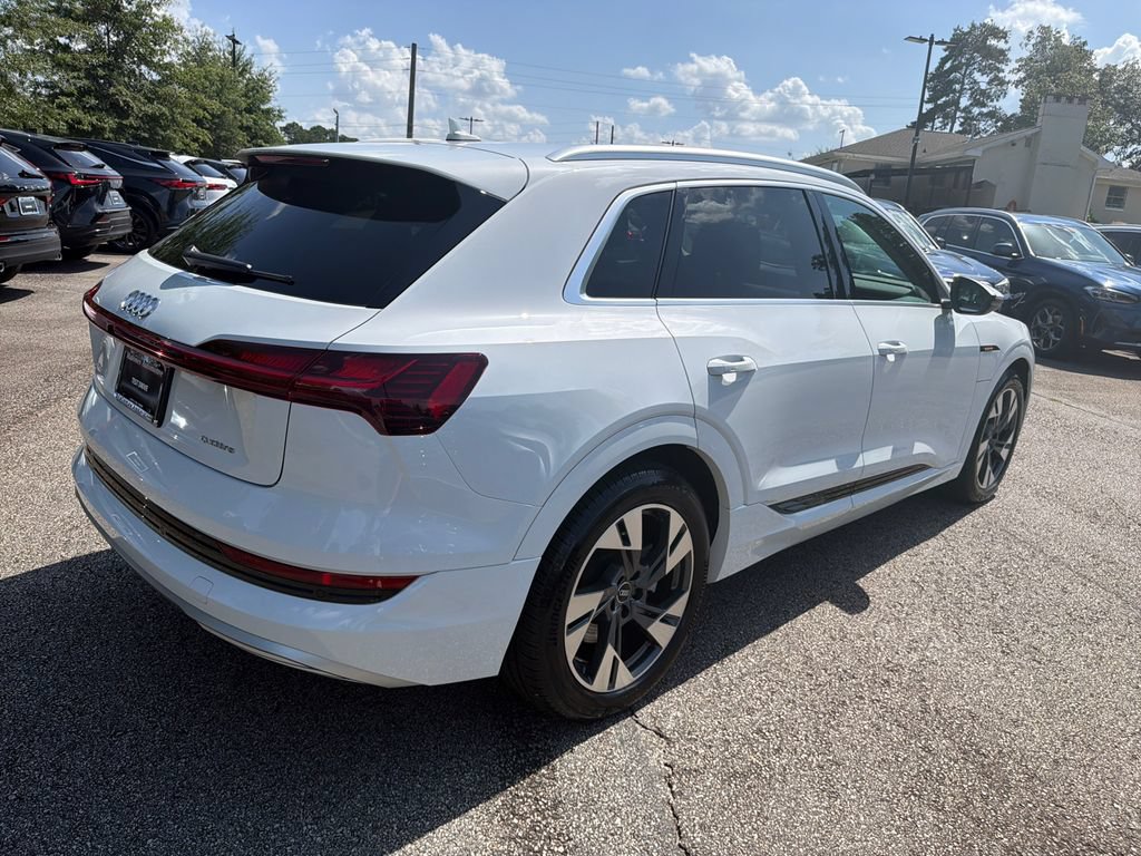 Used 2022 Audi e-tron Premium AWD/4WD image 7