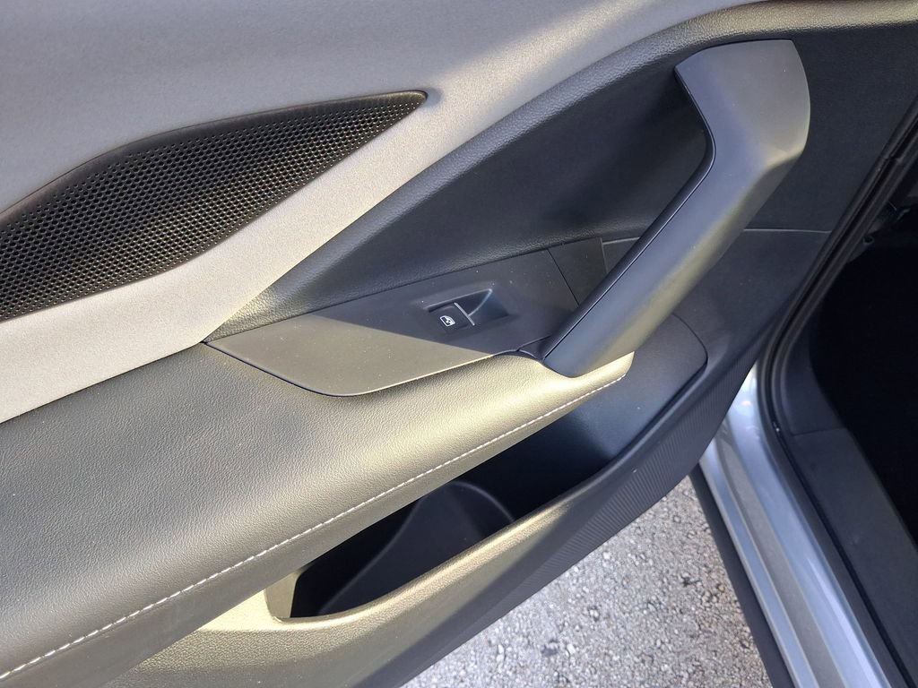 Certified 2025 Volkswagen Tiguan SE image 12