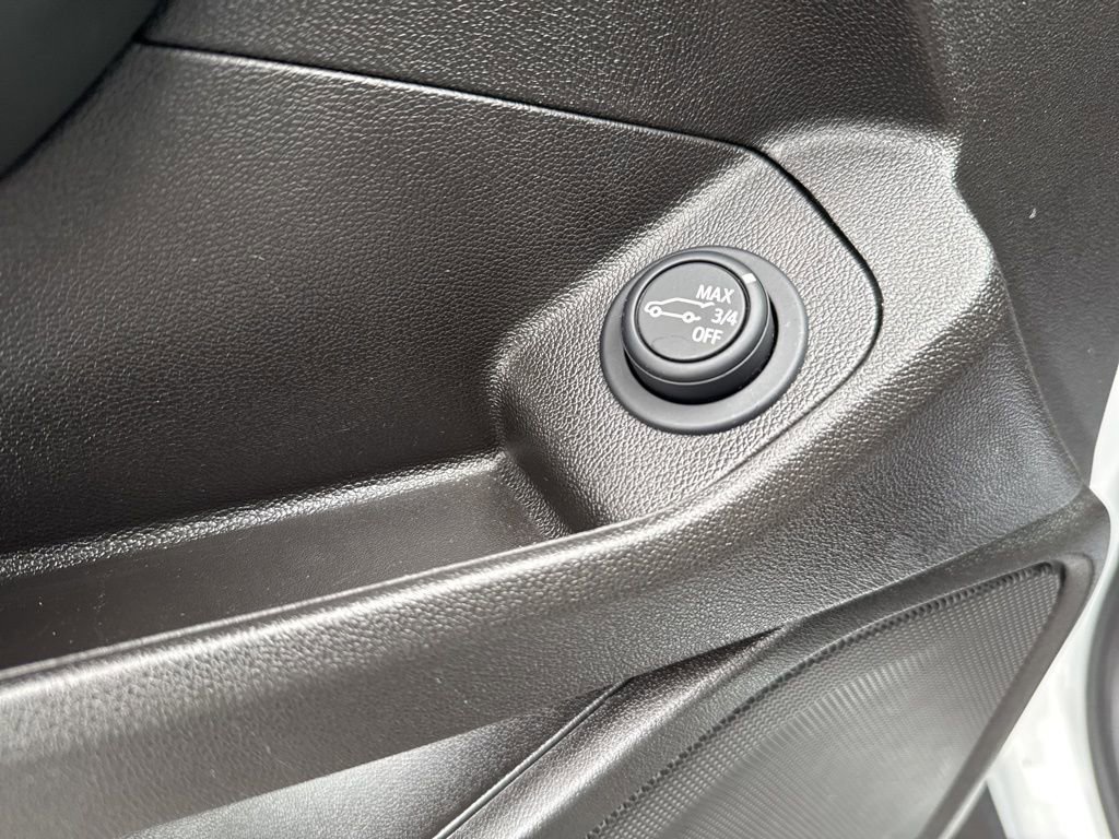 Used 2024 GMC Terrain SLT image 17