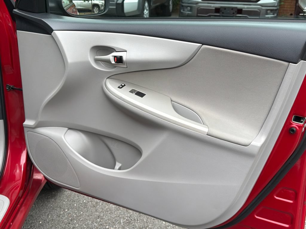 Used 2012 Toyota Corolla LE FWD image 10