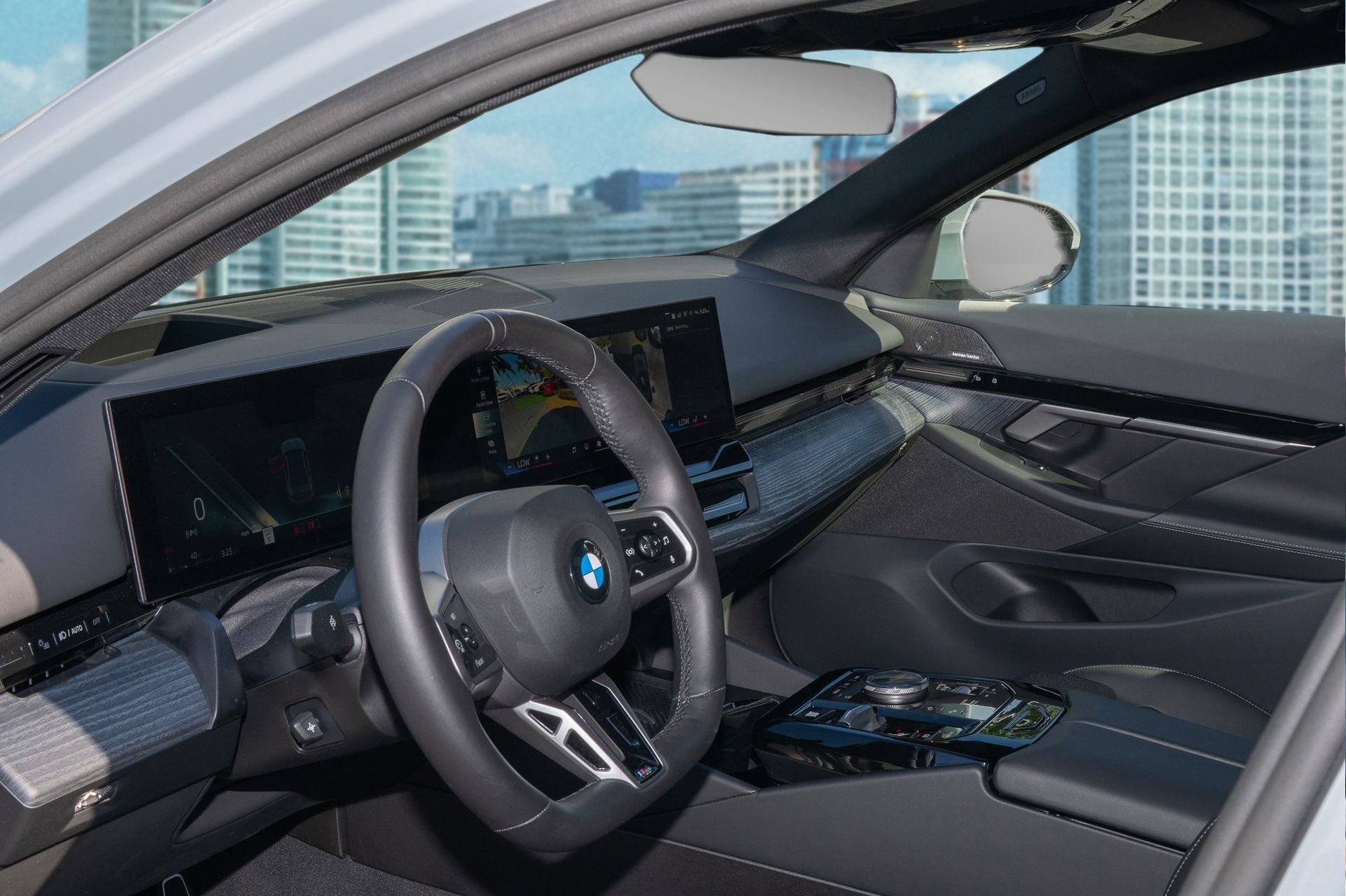 Used 2025 BMW 530i w/ M Sport Package image 16