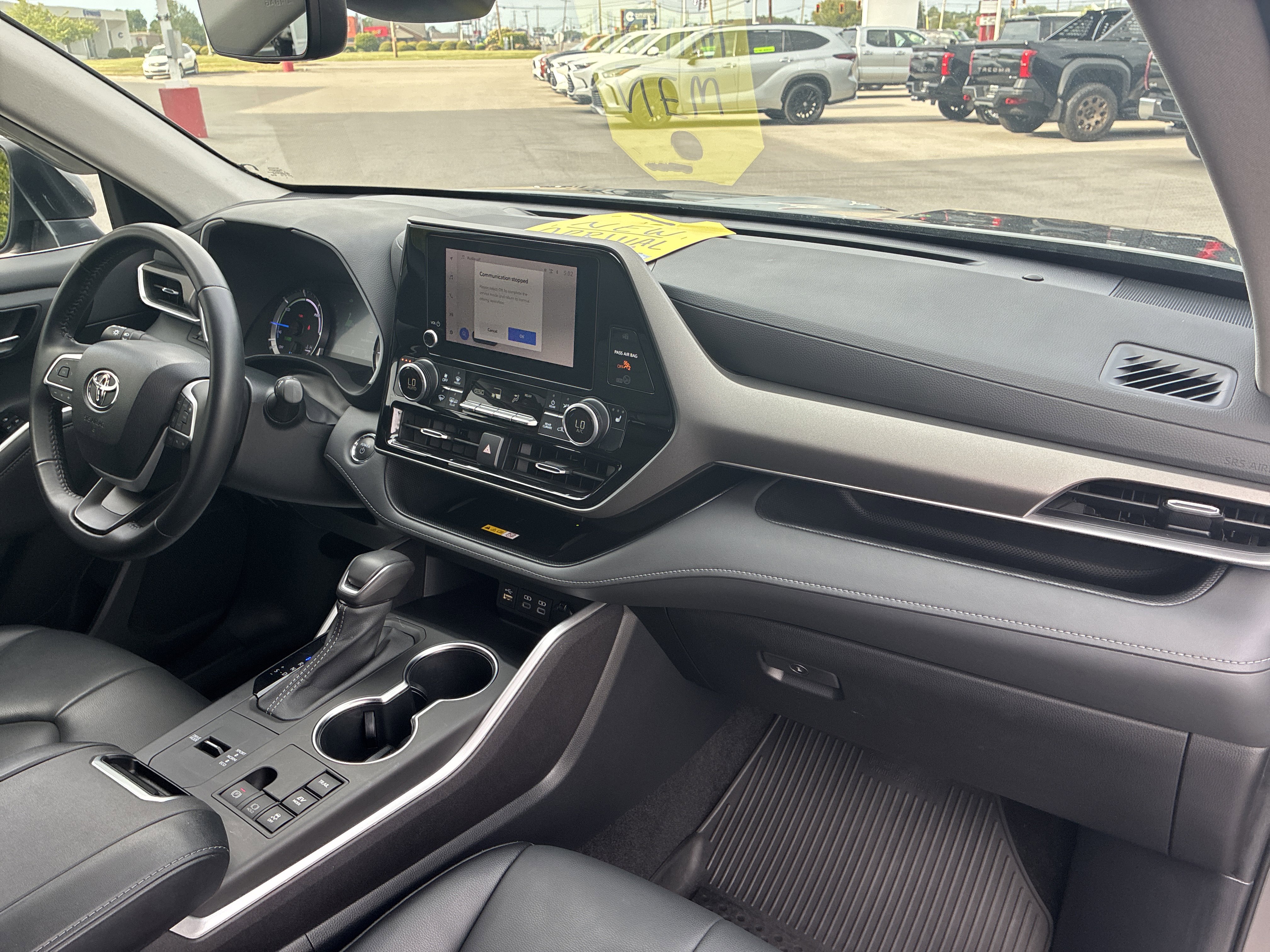 Used 2023 Toyota Highlander XLE AWD/4WD image 34