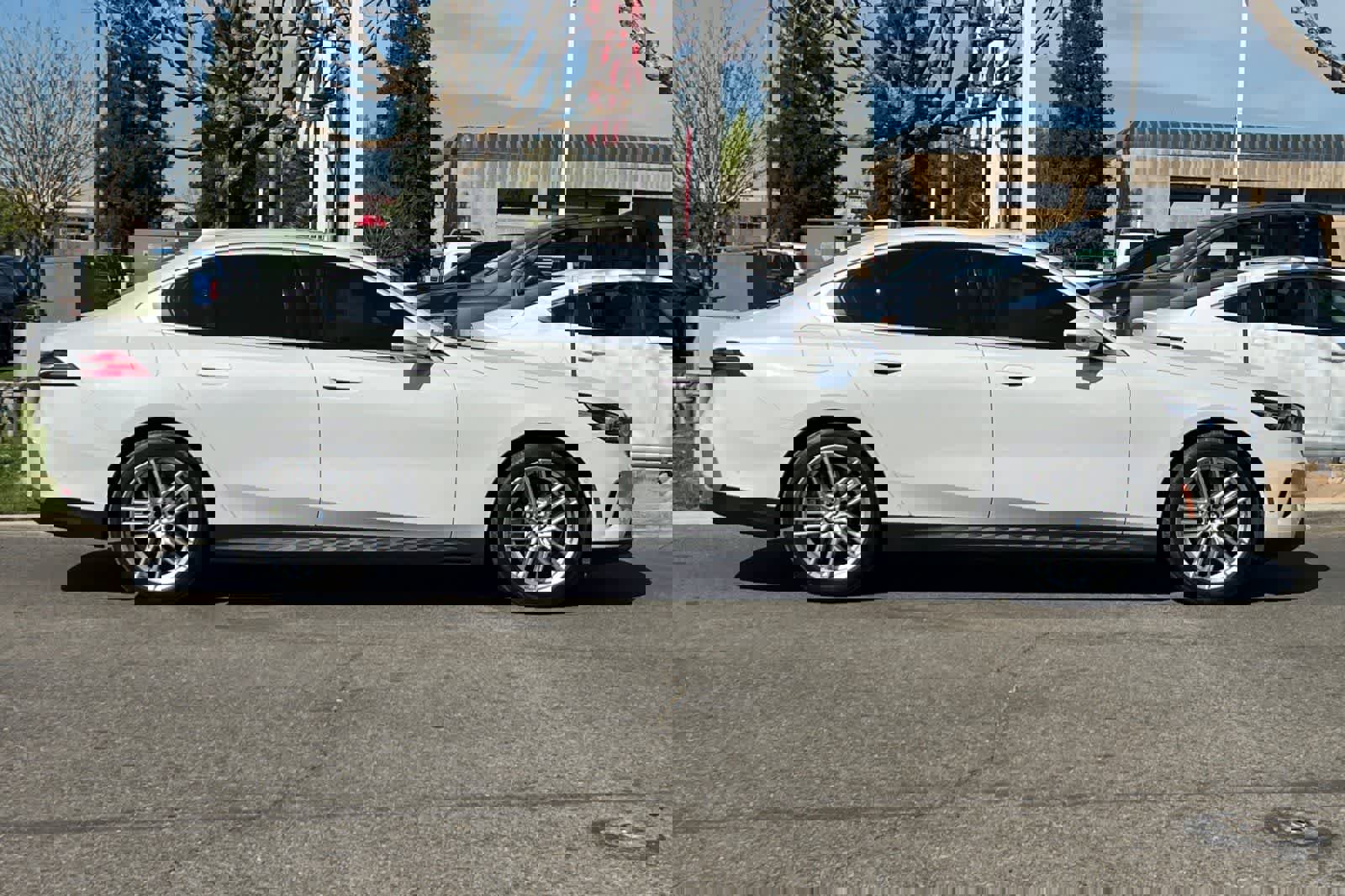 Used 2024 BMW 530i 530i w/ Premium Package image 9