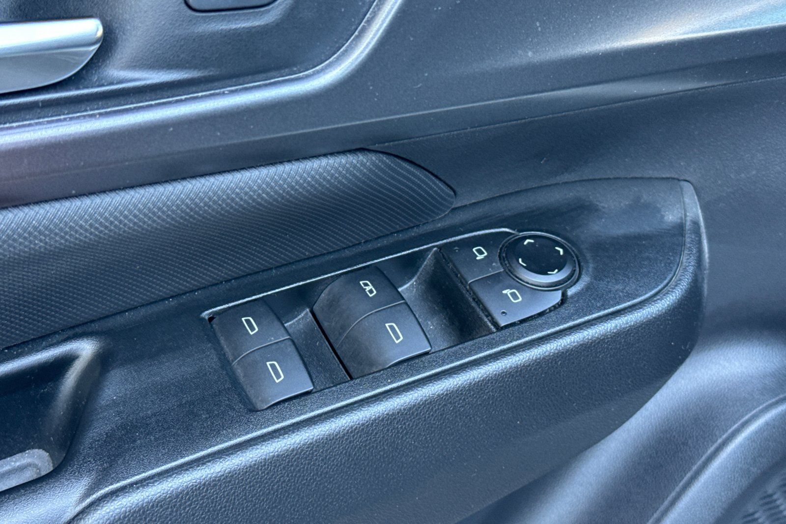 Used 2024 Chevrolet Equinox EV RS FWD image 13