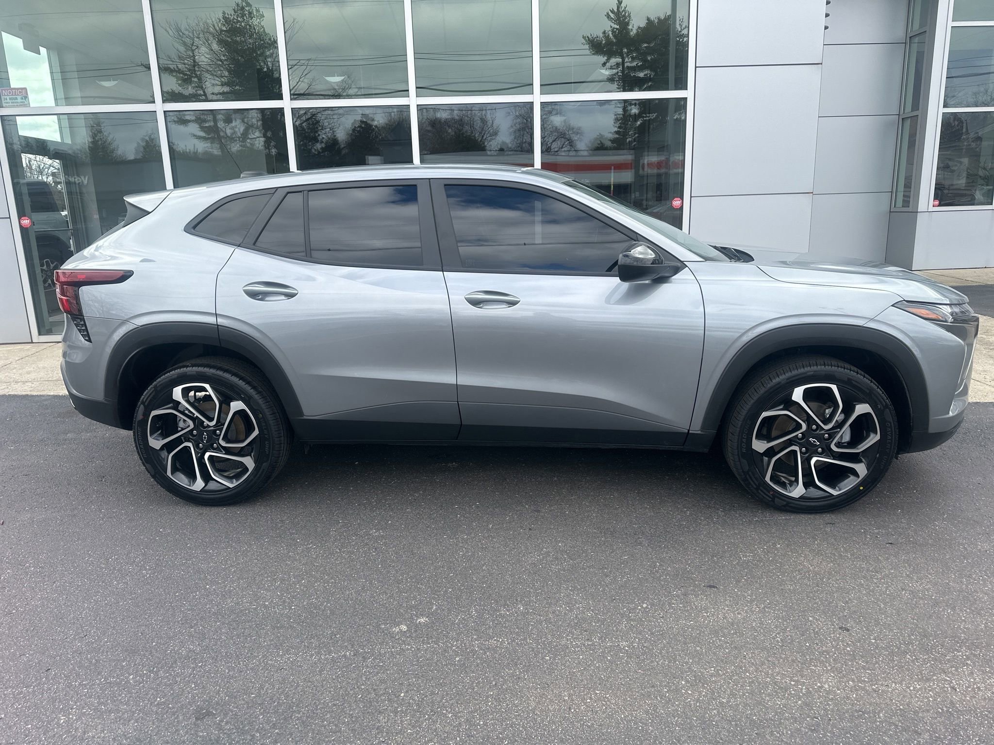 Used 2024 Chevrolet Trax RS w/ Driver Confidence Package FWD video 2