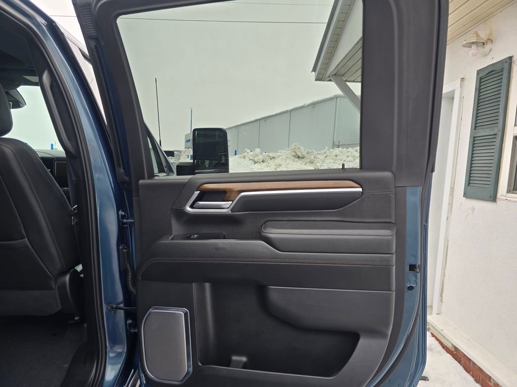 Used 2025 Chevrolet Silverado 2500 High Country w/ High Country Premium Package image 21