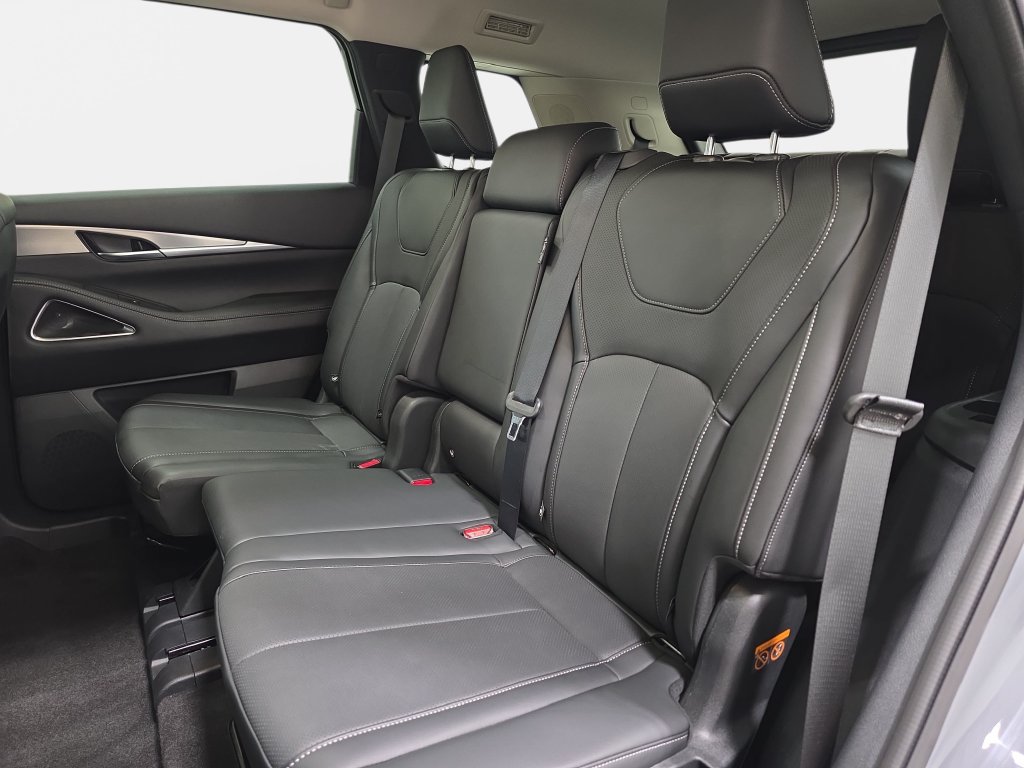 Certified 2027 INFINITI QX60 Luxe w/ Cargo Package AWD/4WD image 11