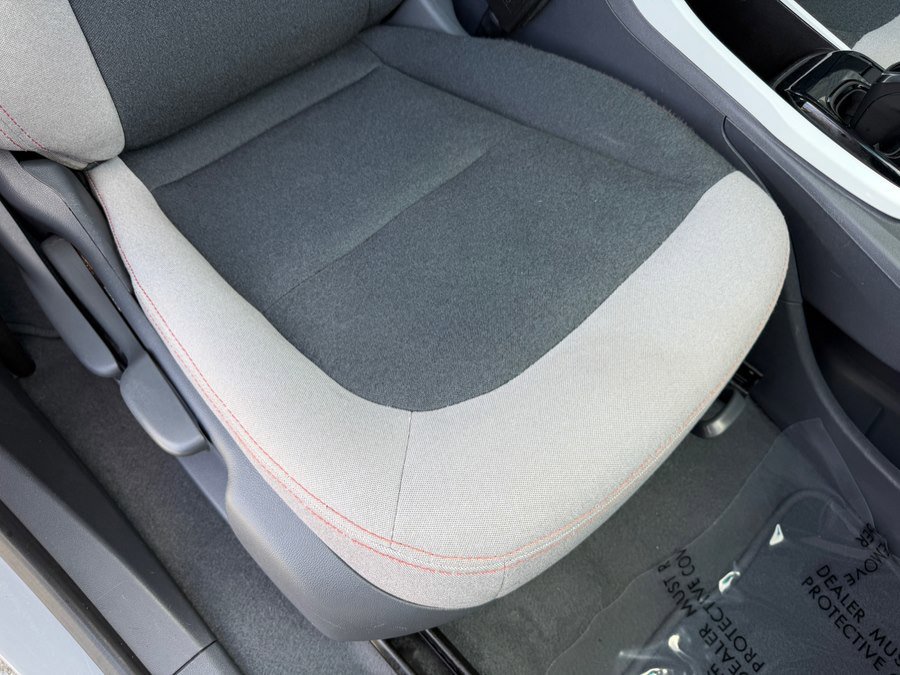 Used 2021 Chevrolet Bolt LT image 32