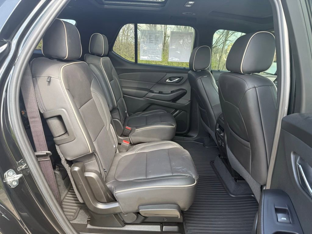Used 2023 Chevrolet Traverse Premier w/ Redline Edition image 17