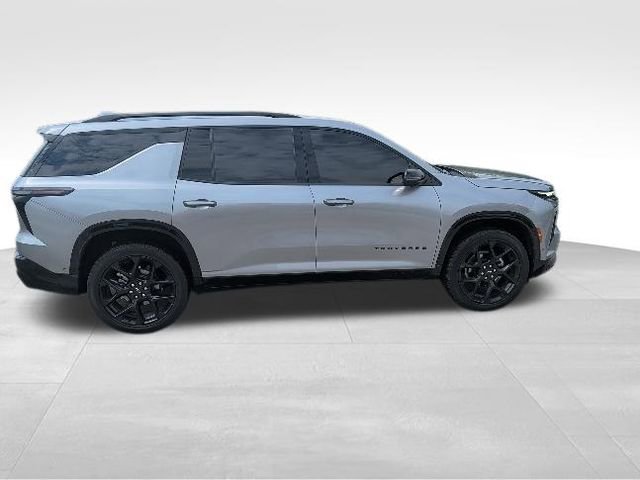 Used 2025 Chevrolet Traverse RS w/ LPO, Floor Liner Package AWD/4WD image 2