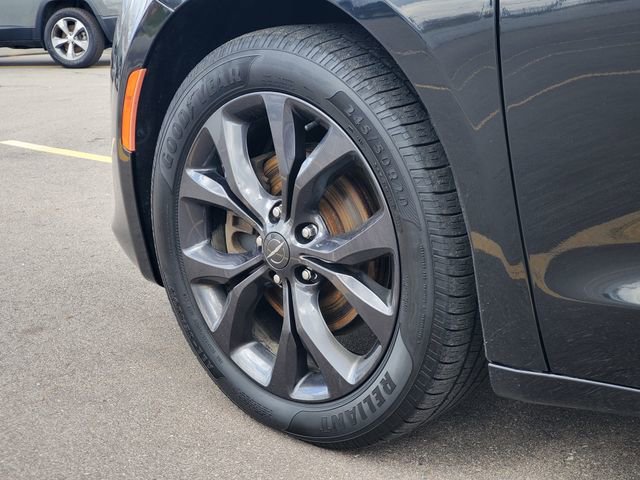 Used 2019 Chrysler Pacifica Touring Plus w/ S Appearance Package FWD image 33