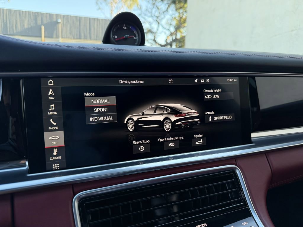 Used 2018 Porsche Panamera 4S image 40