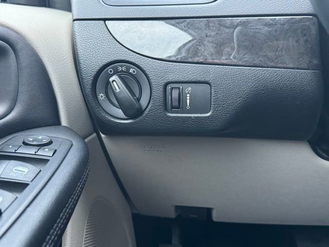 Used 2019 Dodge Grand Caravan SE w/ UConnect Hands-Free Group image 26