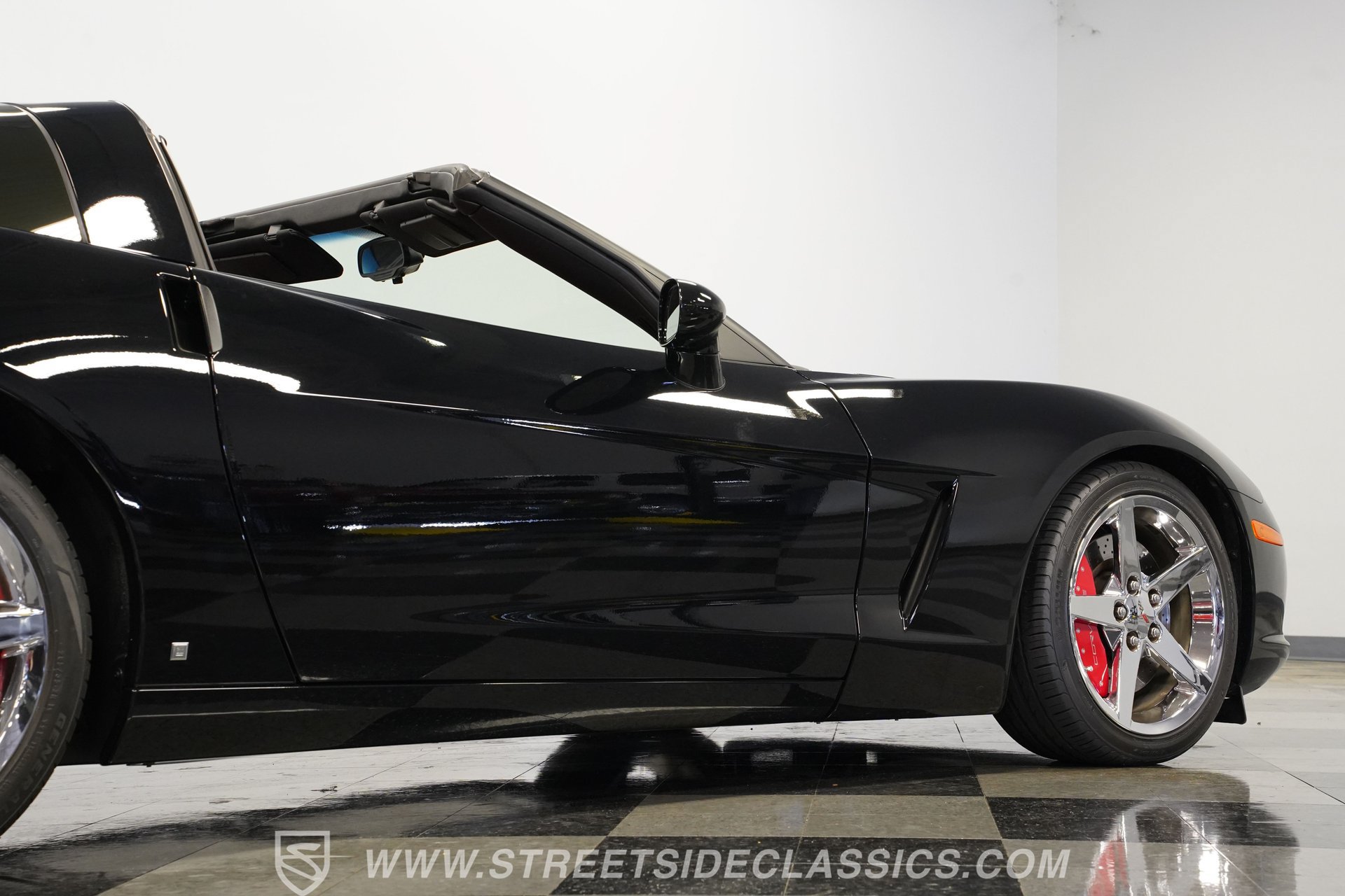 Used 2007 Chevrolet Corvette Coupe w/ Performance Package RWD image 29