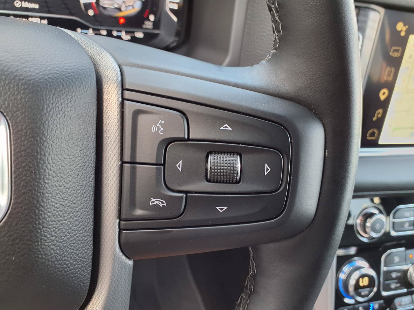 Used 2024 GMC Yukon XL Denali AWD/4WD image 18
