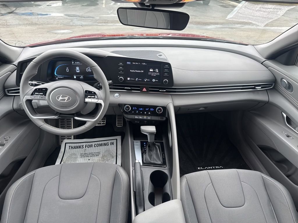 Used 2025 Hyundai Elantra Sport image 23