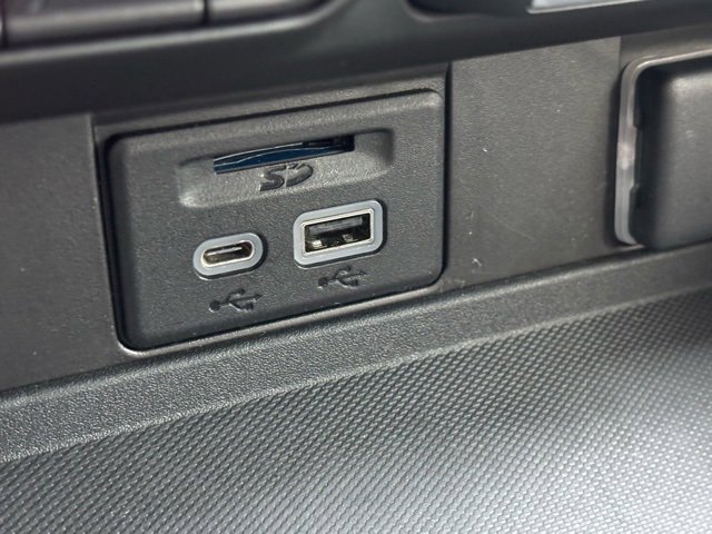 Used 2021 GMC Yukon SLT w/ SLT Premium Package image 29