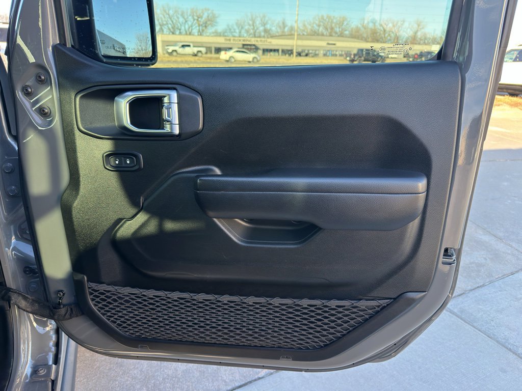 Used 2021 Jeep Gladiator Sport image 28