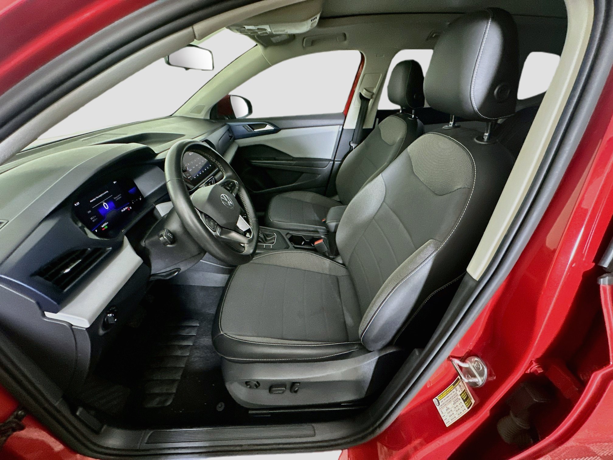 Used 2022 Volkswagen Taos SE w/ Panoramic Sunroof Package FWD image 13