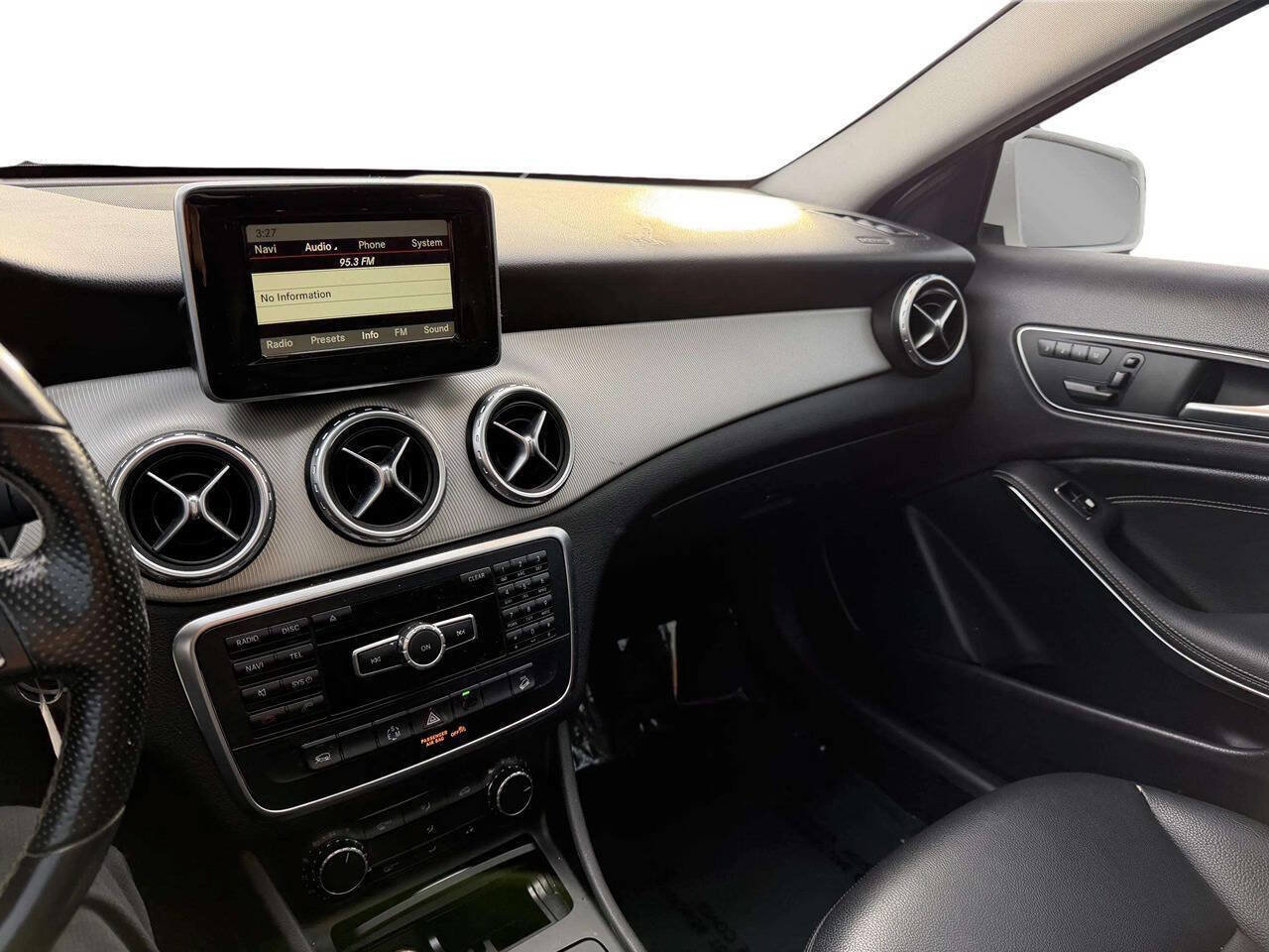 Used 2015 Mercedes-Benz GLA 250 4MATIC image 18