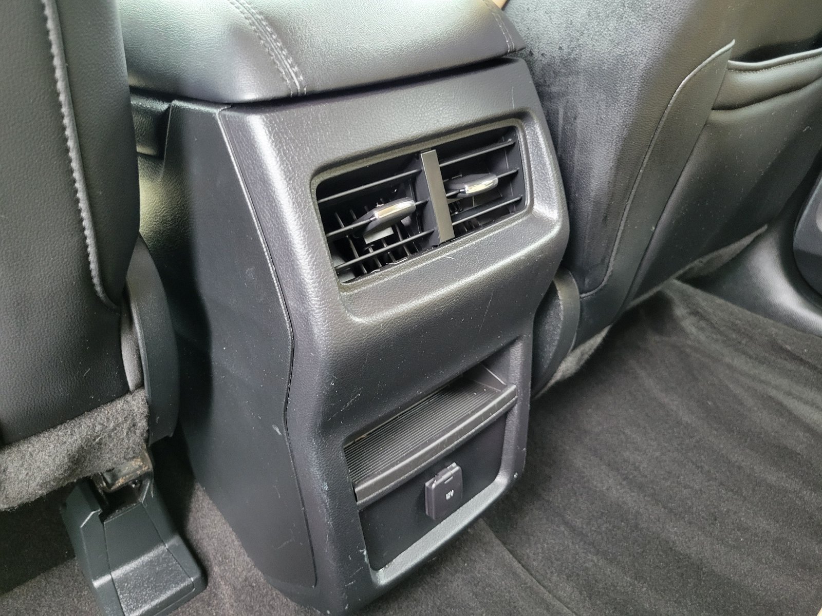 Used 2019 Ford Edge SEL w/ Equipment Group 201A FWD image 29
