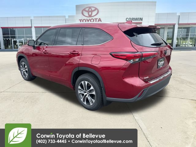 Used 2022 Toyota Highlander XLE AWD/4WD image 6