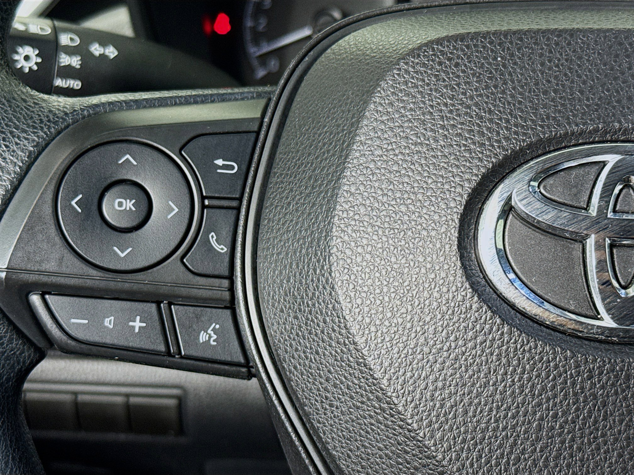 Used 2022 Toyota Corolla L FWD image 13