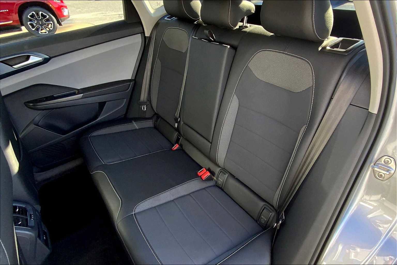 Used 2024 Volkswagen Taos SE image 19