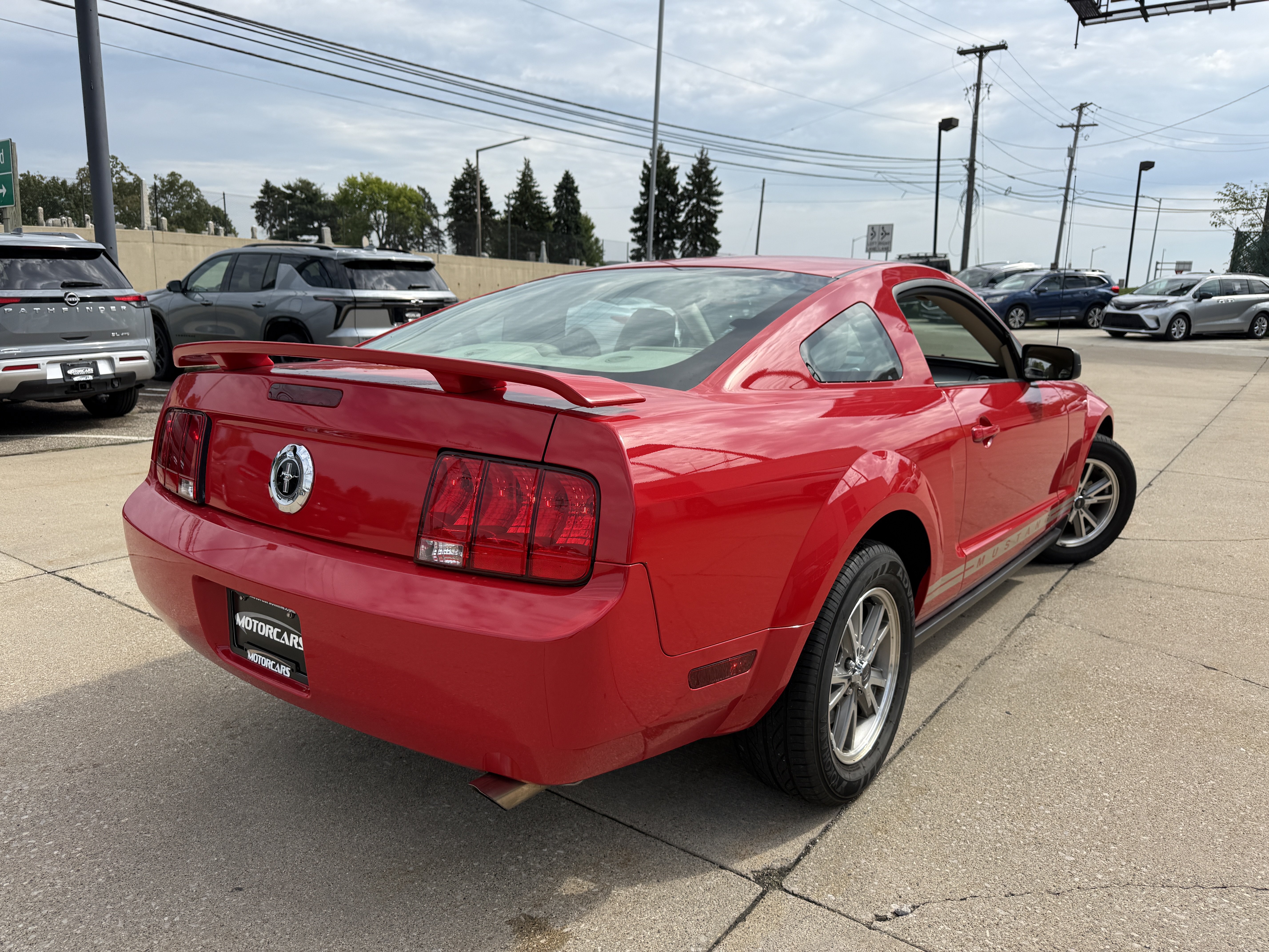 Used 2005 Ford Mustang Premium RWD image 5