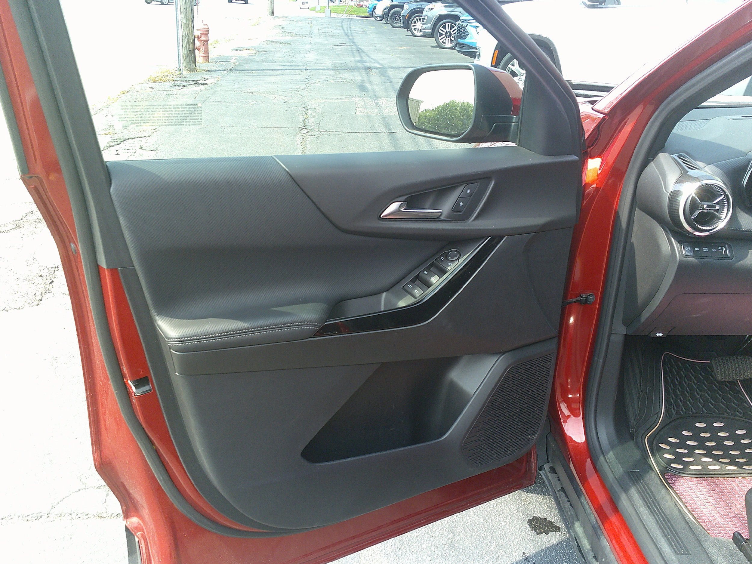 Used 2026 Chevrolet Equinox LT AWD/4WD image 17