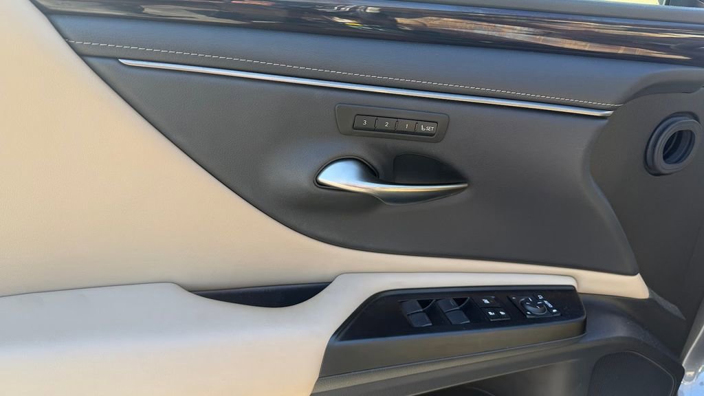 Used 2020 Lexus ES 350 w/ Premium Package image 12