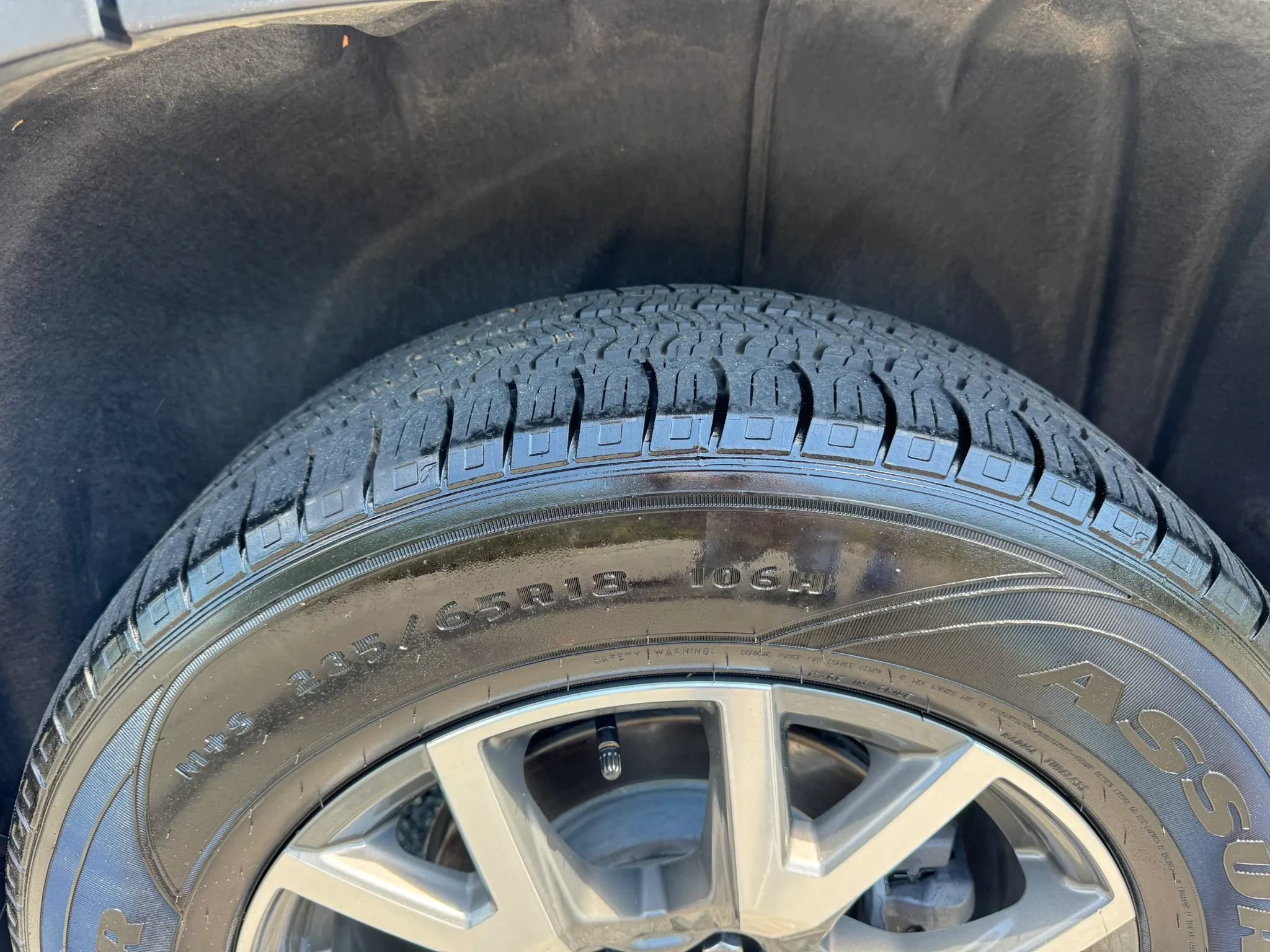 Used 2023 GMC Acadia SLE AWD/4WD image 12