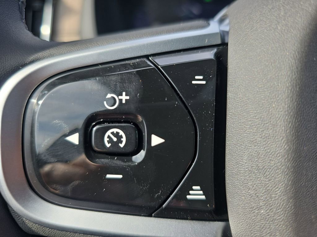 New 2026 Volvo XC90 B6 Plus w/ Protection Package Premier image 19