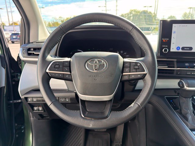 Used 2025 Toyota Sienna XLE FWD image 23