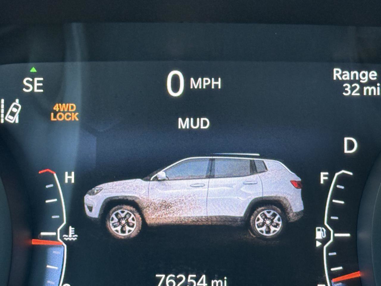Used 2022 Jeep Compass Latitude w/ Sun and Sound Group AWD/4WD image 16