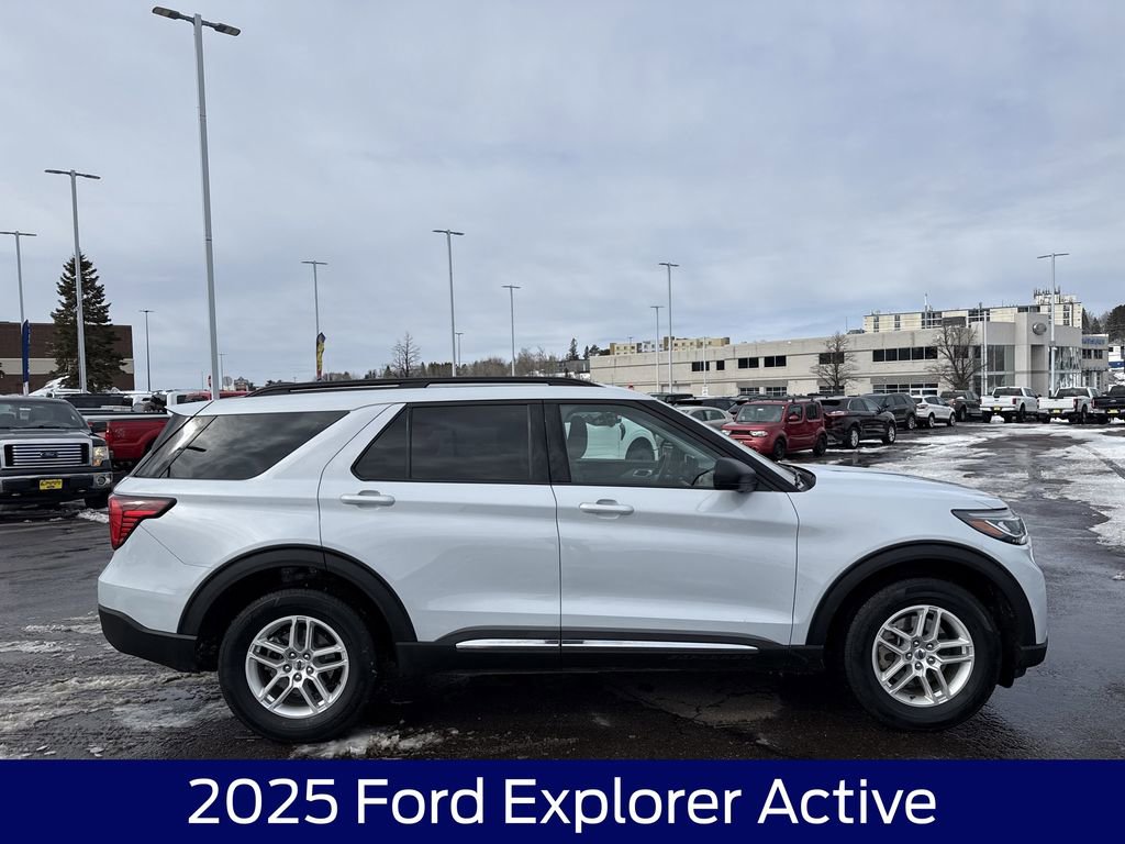 Used 2025 Ford Explorer Active image 6
