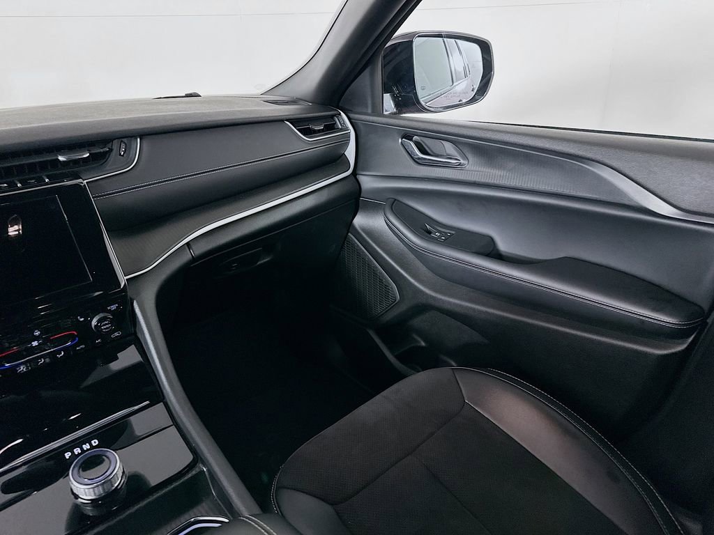 Certified 2024 Jeep Grand Cherokee Altitude image 34