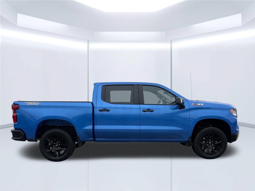 Used 2025 Chevrolet Silverado 1500 LT Trail Boss w/ Convenience Package II AWD/4WD image 9