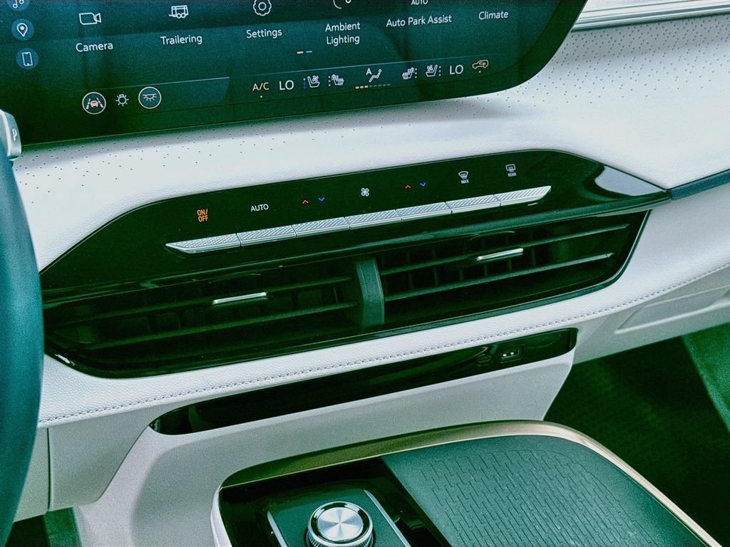 Used 2026 Buick Enclave Avenir w/ Super Cruise Package FWD image 19