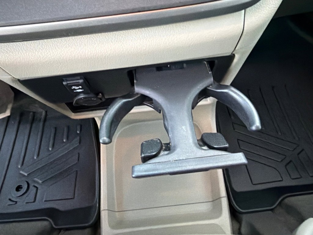 Used 2020 Toyota Sienna LE image 24