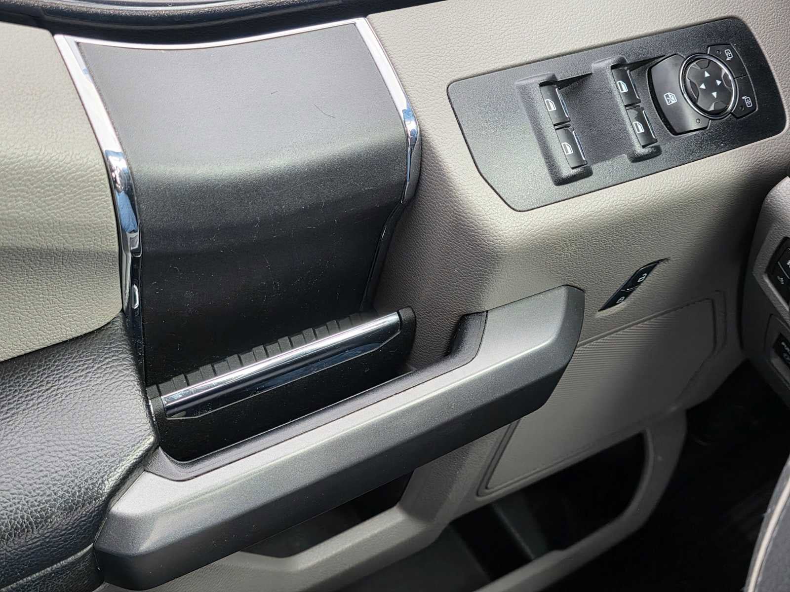 Used 2017 Ford F150 XLT AWD/4WD image 30