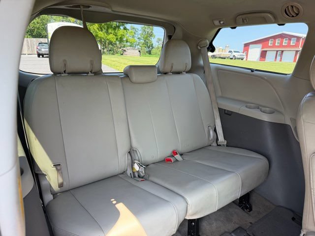 Used 2014 Toyota Sienna XLE w/ Entertainment Package AWD/4WD image 28