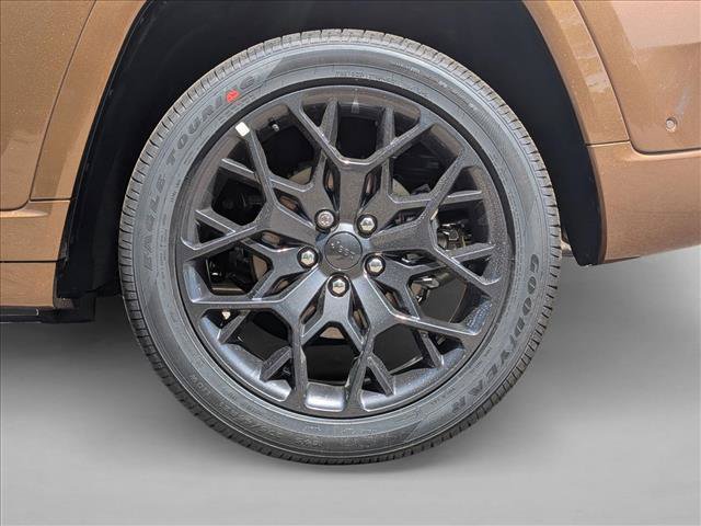 New 2026 Jeep Grand Cherokee Summit AWD/4WD image 10