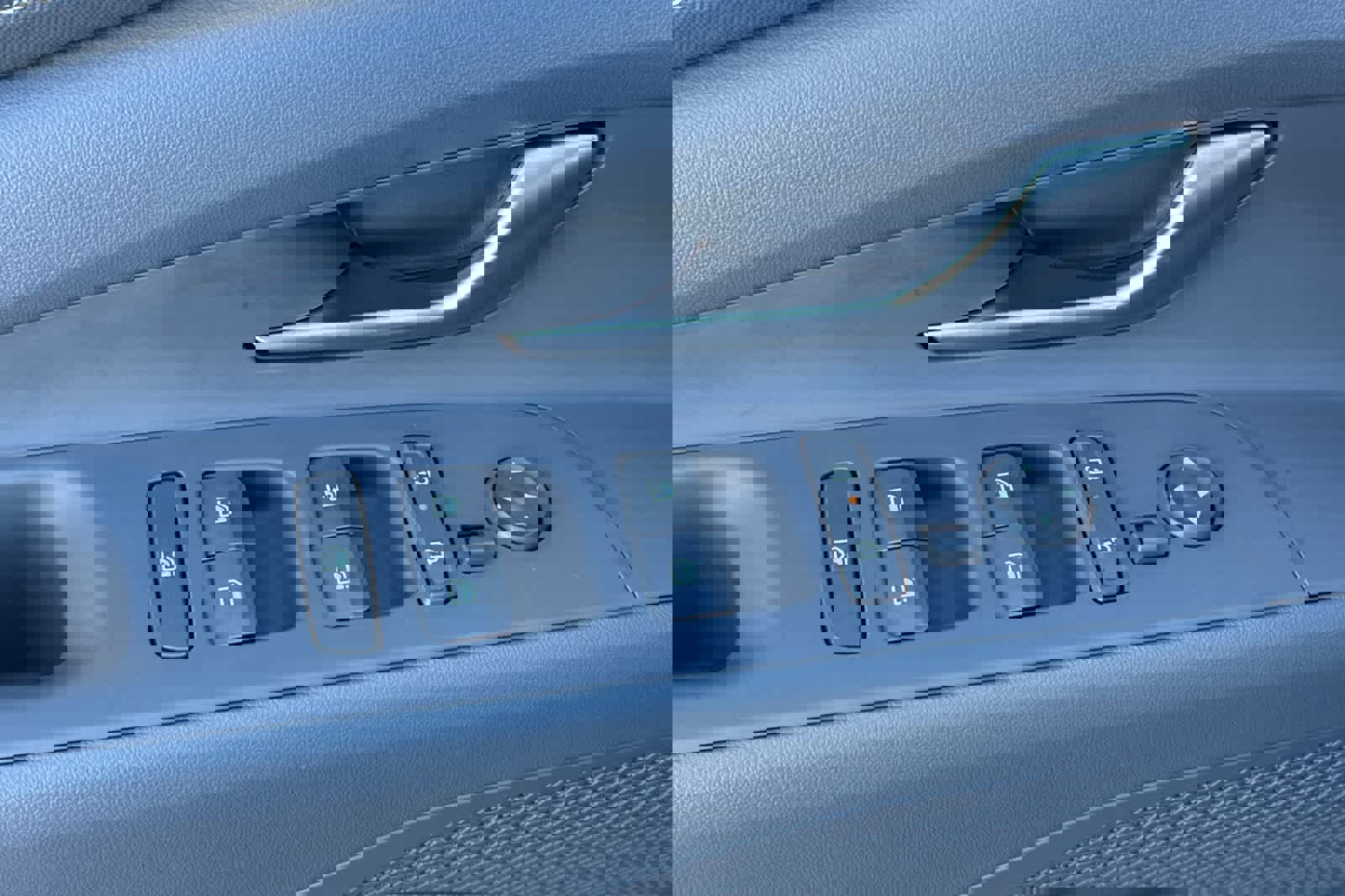 Used 2025 Hyundai Elantra SEL image 13