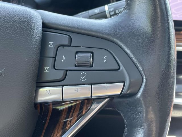 Used 2023 Cadillac Escalade Premium Luxury AWD/4WD image 18