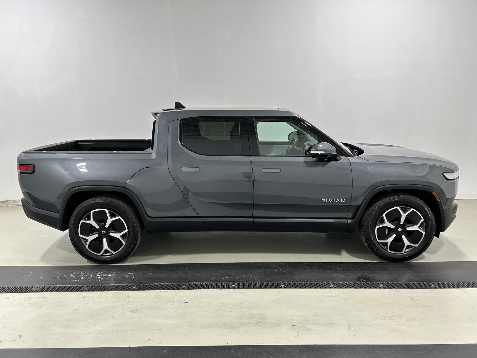 Used 2023 Rivian R1T Adventure AWD/4WD image 6