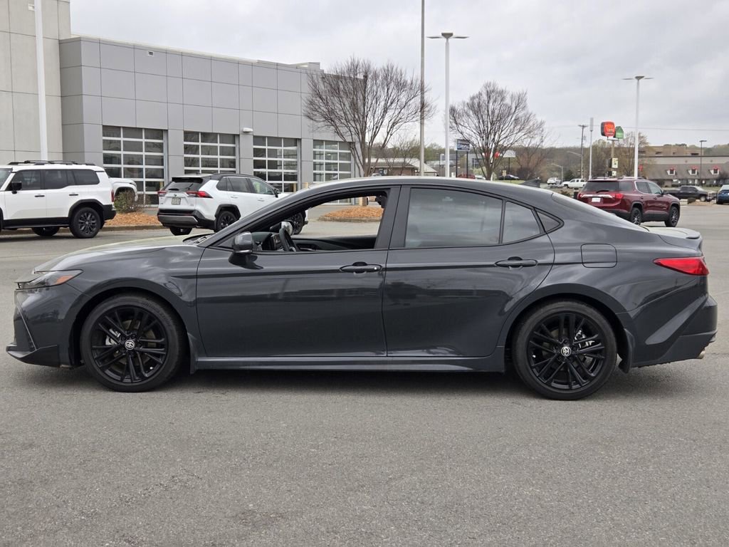 Used 2025 Toyota Camry SE image 2