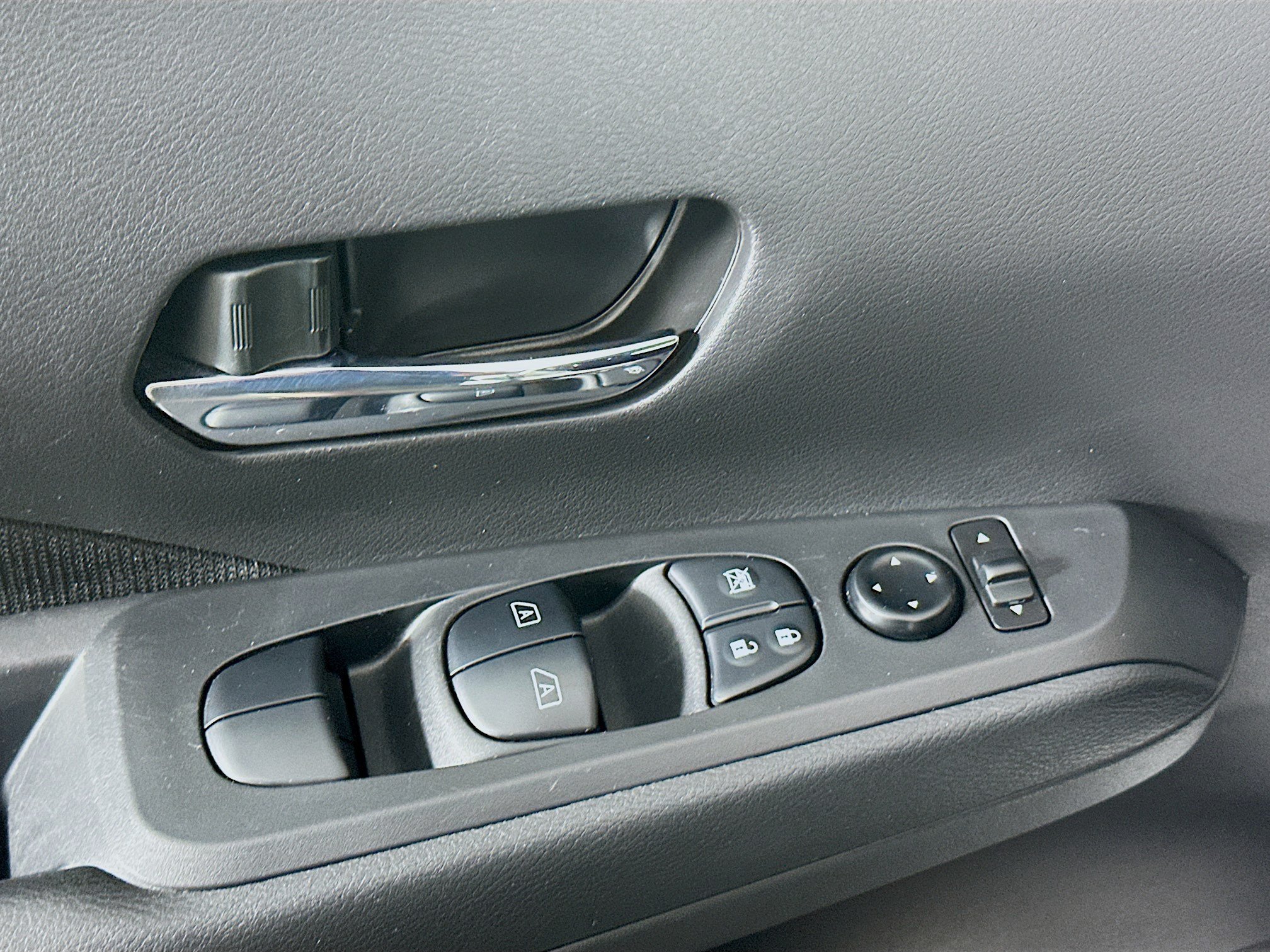 Used 2023 Nissan Kicks SV FWD image 15