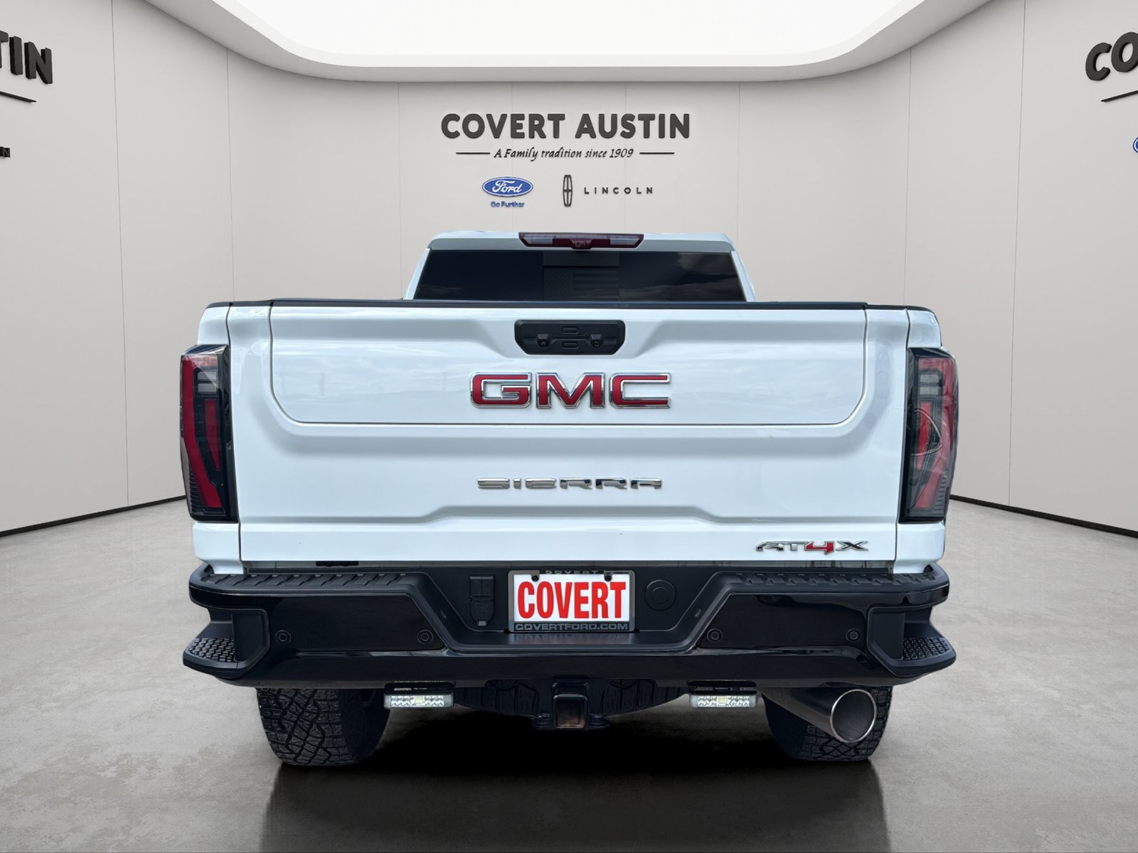 Used 2024 GMC Sierra 2500 AT4X AWD/4WD image 4